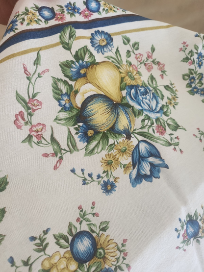 Nappe vintage motif fleur bleu 162 cm sur 134 cm coton rectangle B5