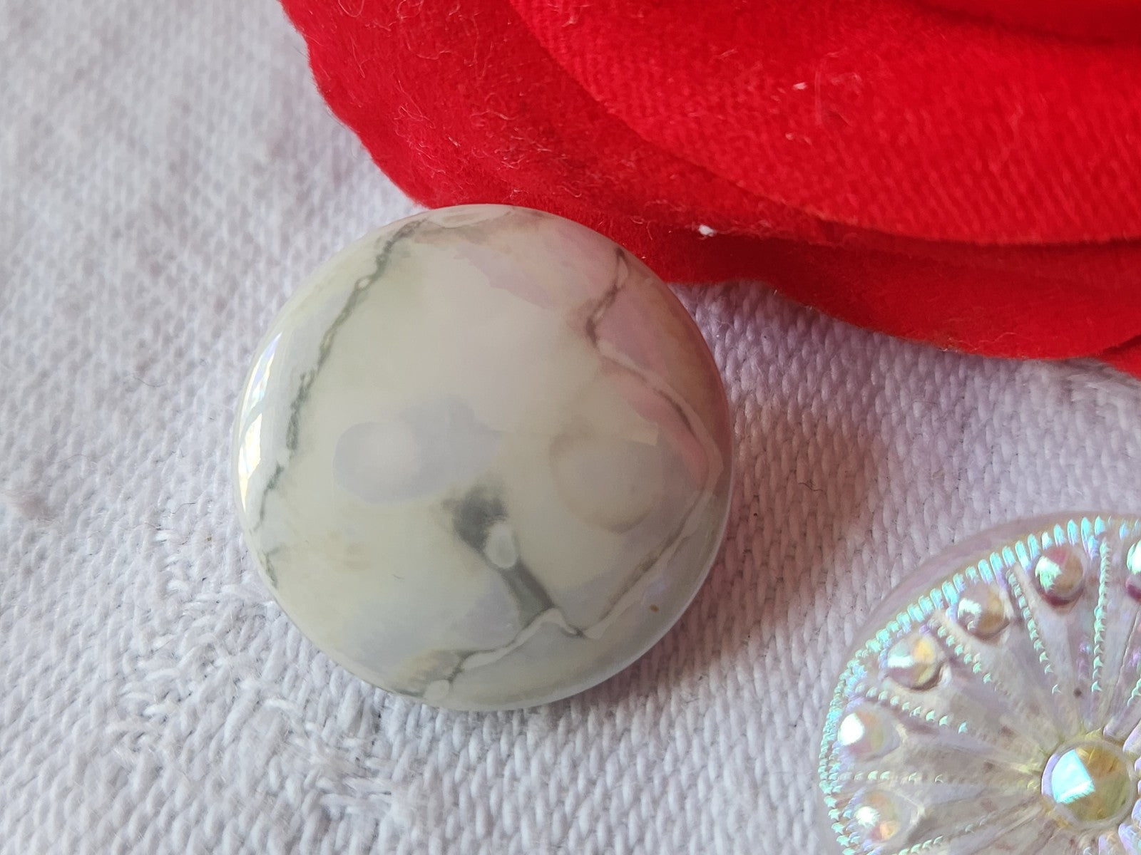 Duo boutons anciens en verre transparent blanc 1,8 cm G16A