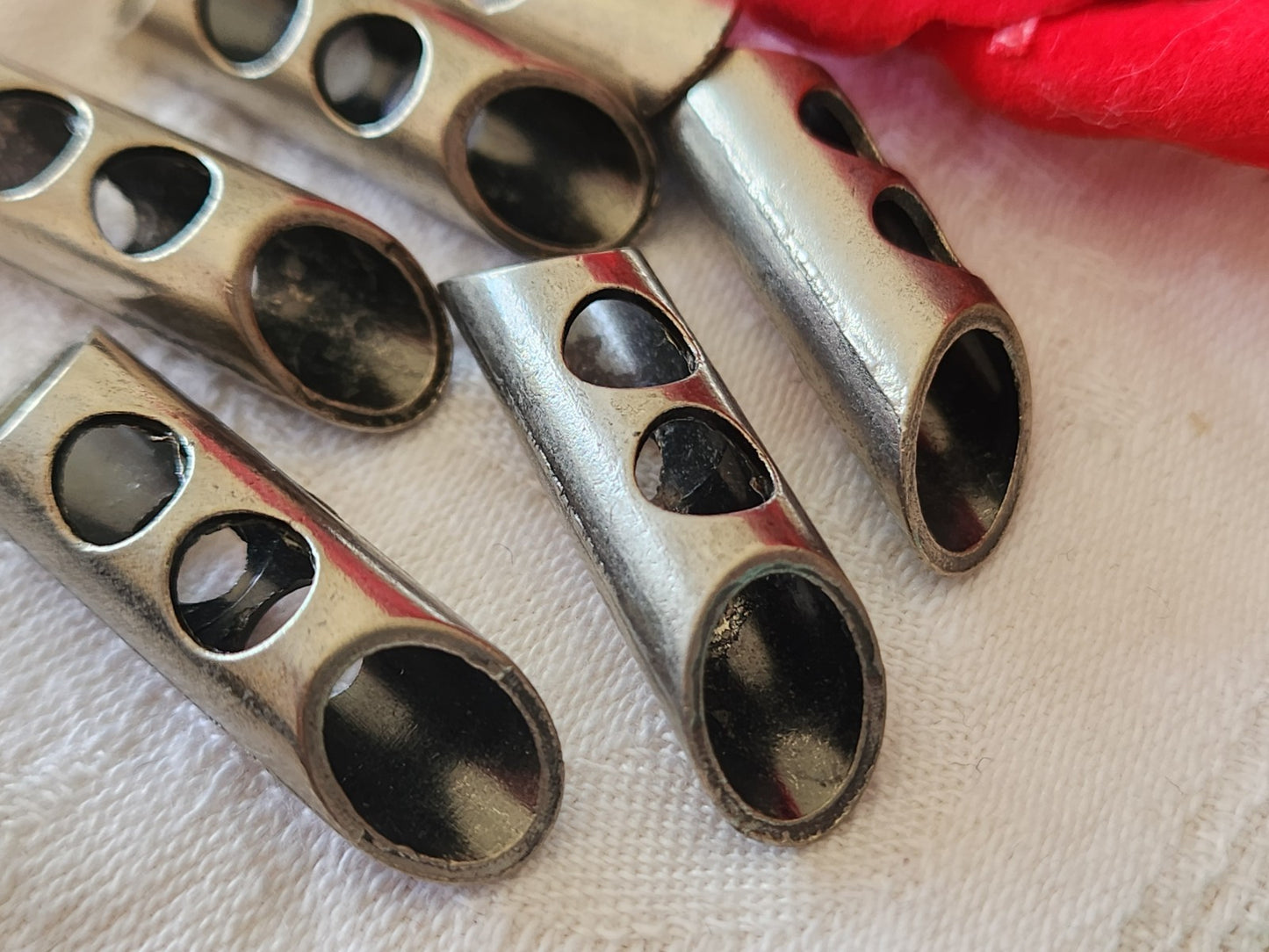 Lot 6 boutons en métal argenté long 3,7 cm  sur 0,9 cm ref 3842