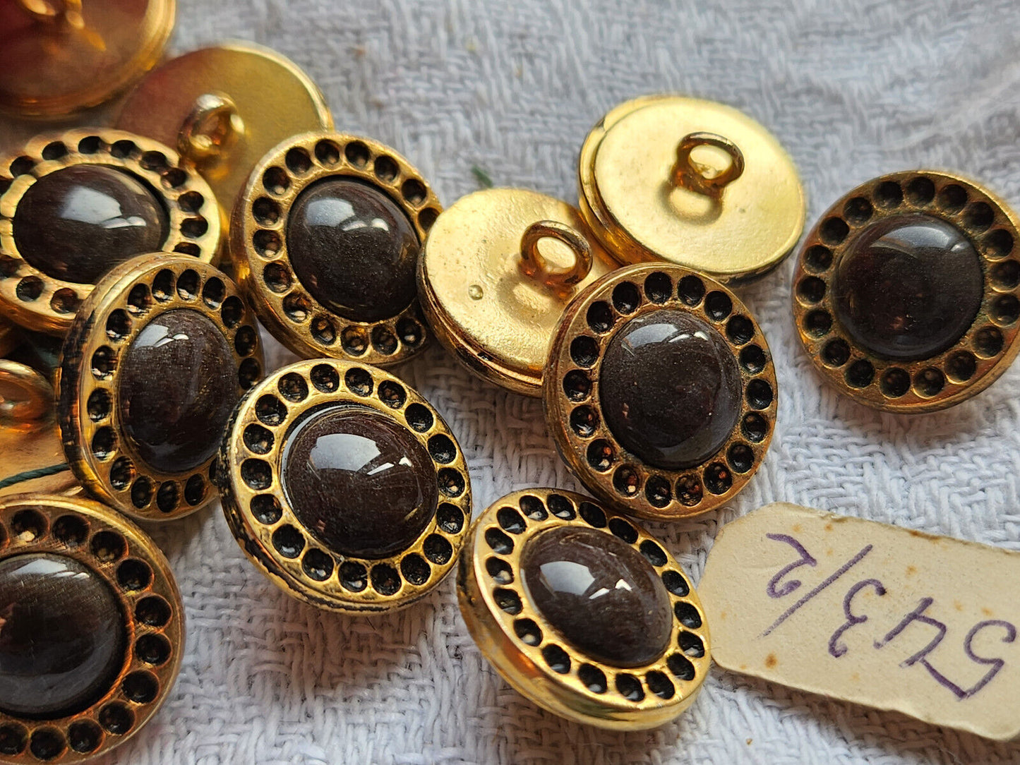 Lot 6 boutons vintage en métal doré coeur marron pied  1,3 cm ref 3454