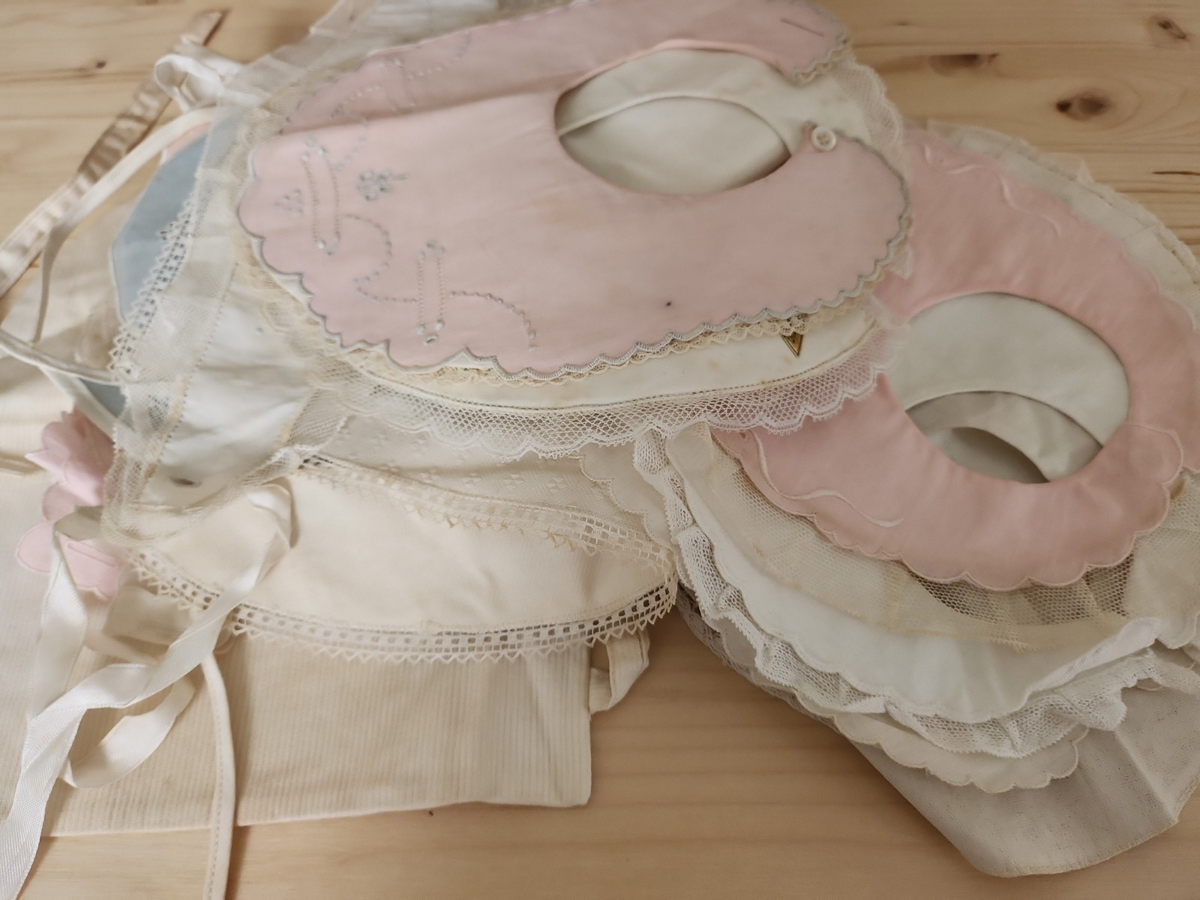 Lot 22 bavoirs anciens bebe poupée vintage à nettoyer B4