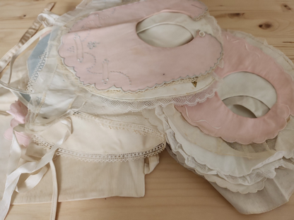 Lot 22 bavoirs anciens bebe poupée vintage à nettoyer B4