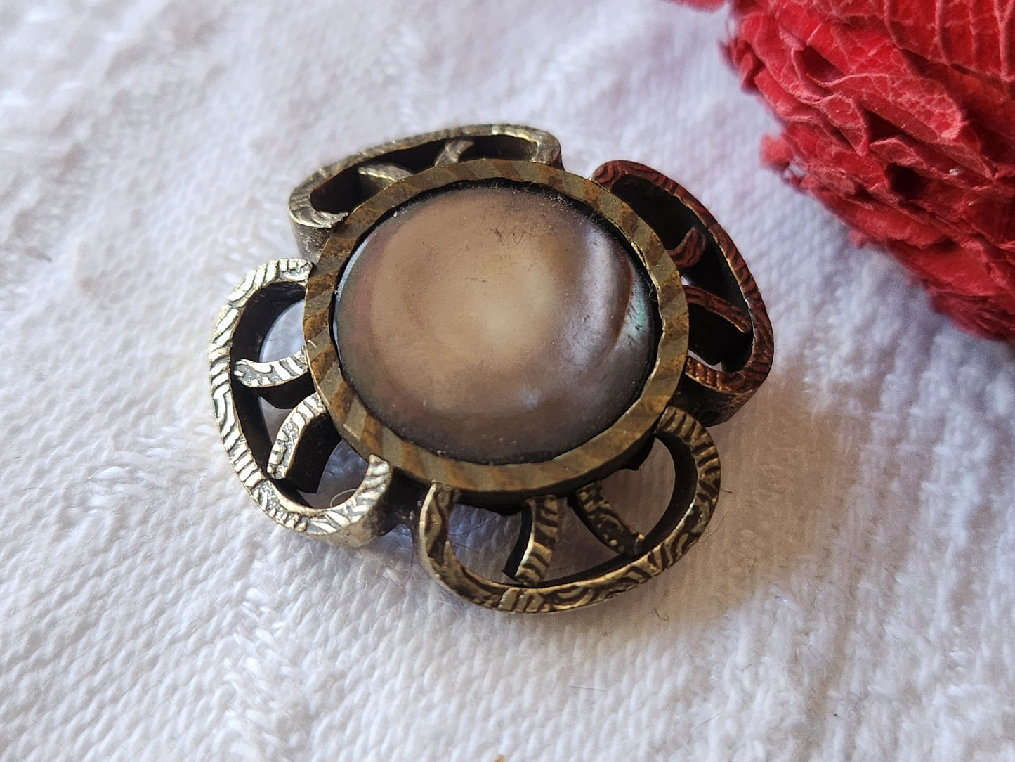 bouton ancien metal coeur en nacre pourtour ajouré 2,2 cm piedD G15D