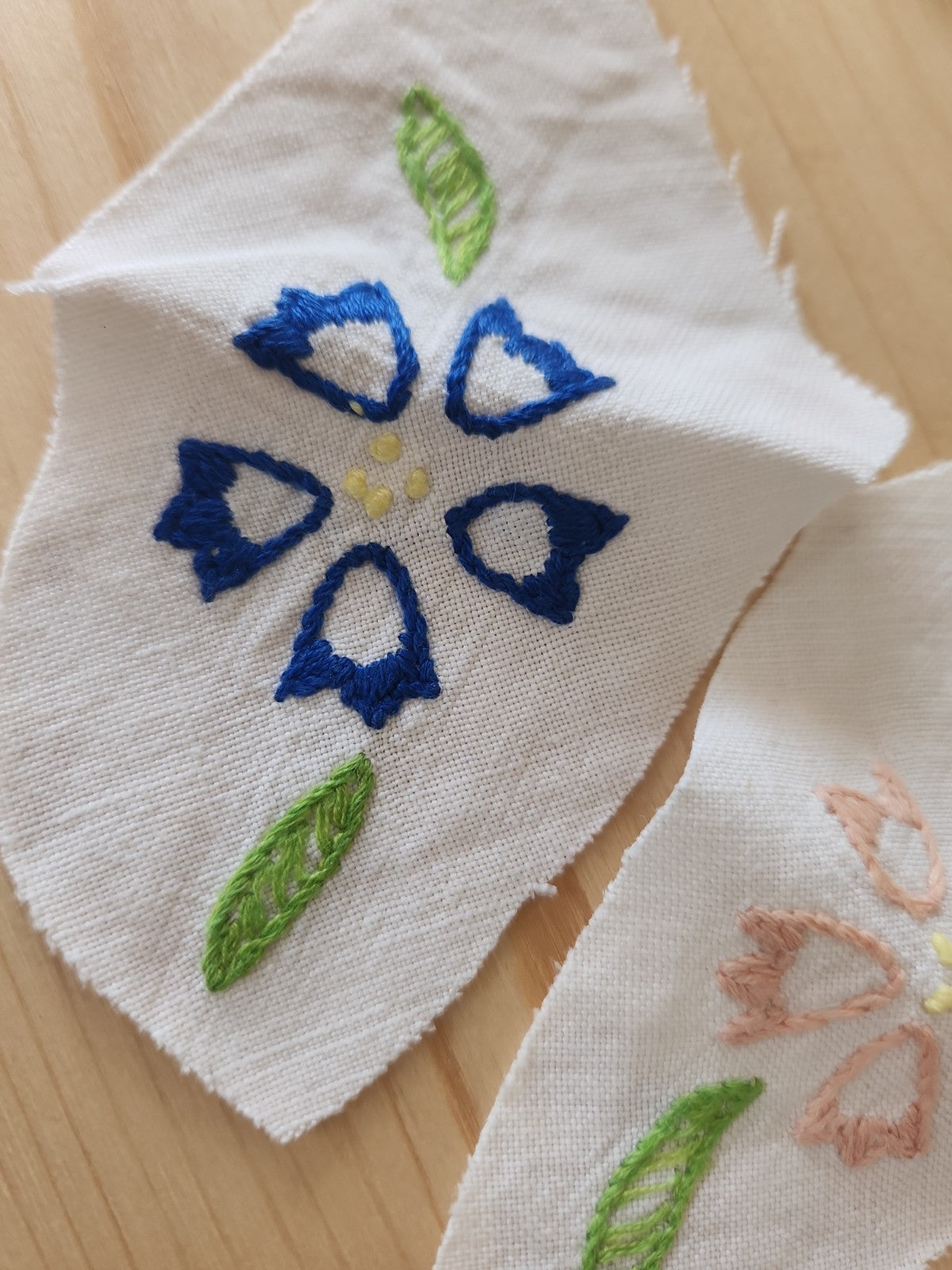 Trio  petites broderies anciennes fleur creation couleur recup T1-4