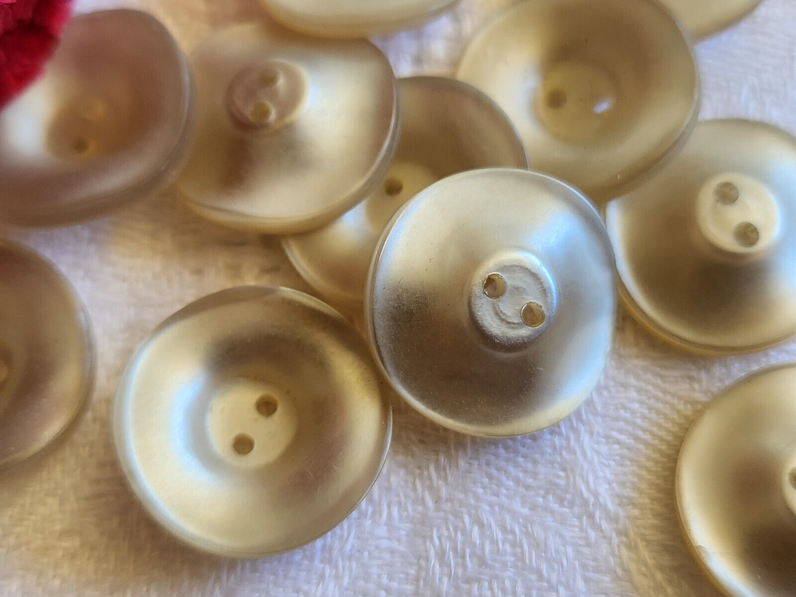 Lot  20 boutons vintage ondulé satiné crème  beige trous 1,8 cm ref 1582