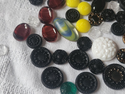 Lot 50 cabochons anciens en verre vintage panaché N°2   T2