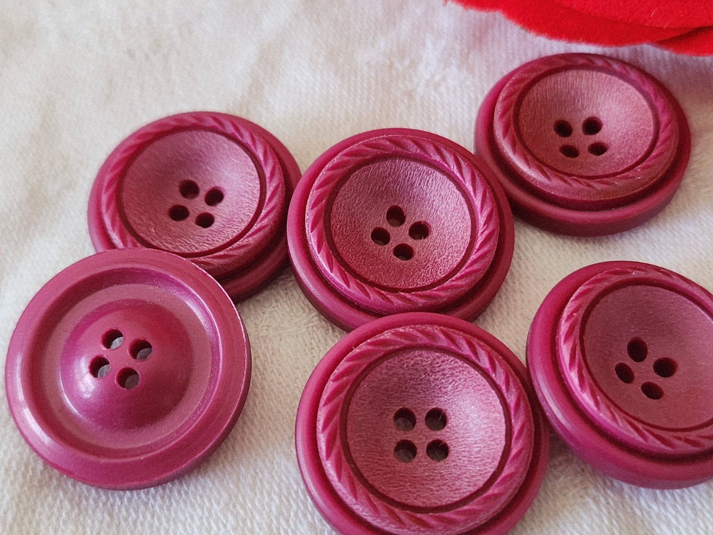 Lot 6 boutons vintage rose foncé fushia cllair 2,2 cm trou ref 3866
