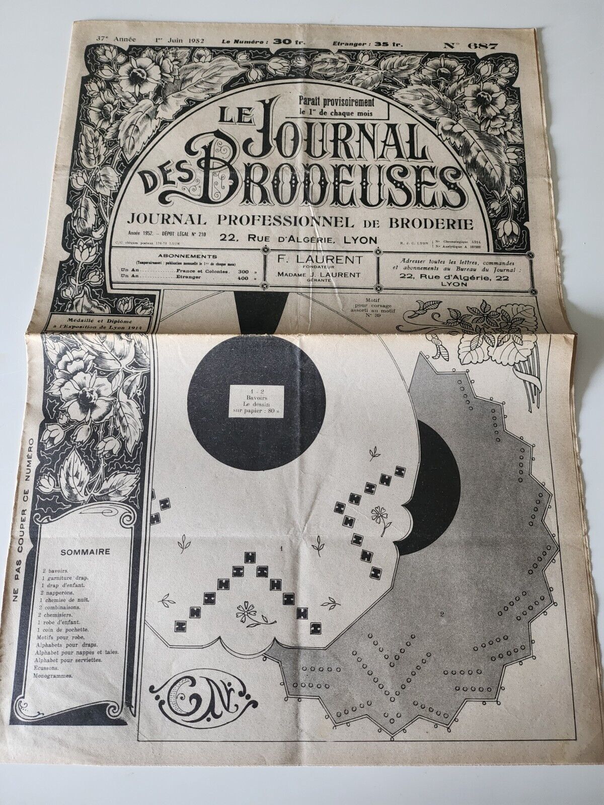 Le journal des brodeuses 1952  n° 687 bavoir écussons chemisier combinaisons