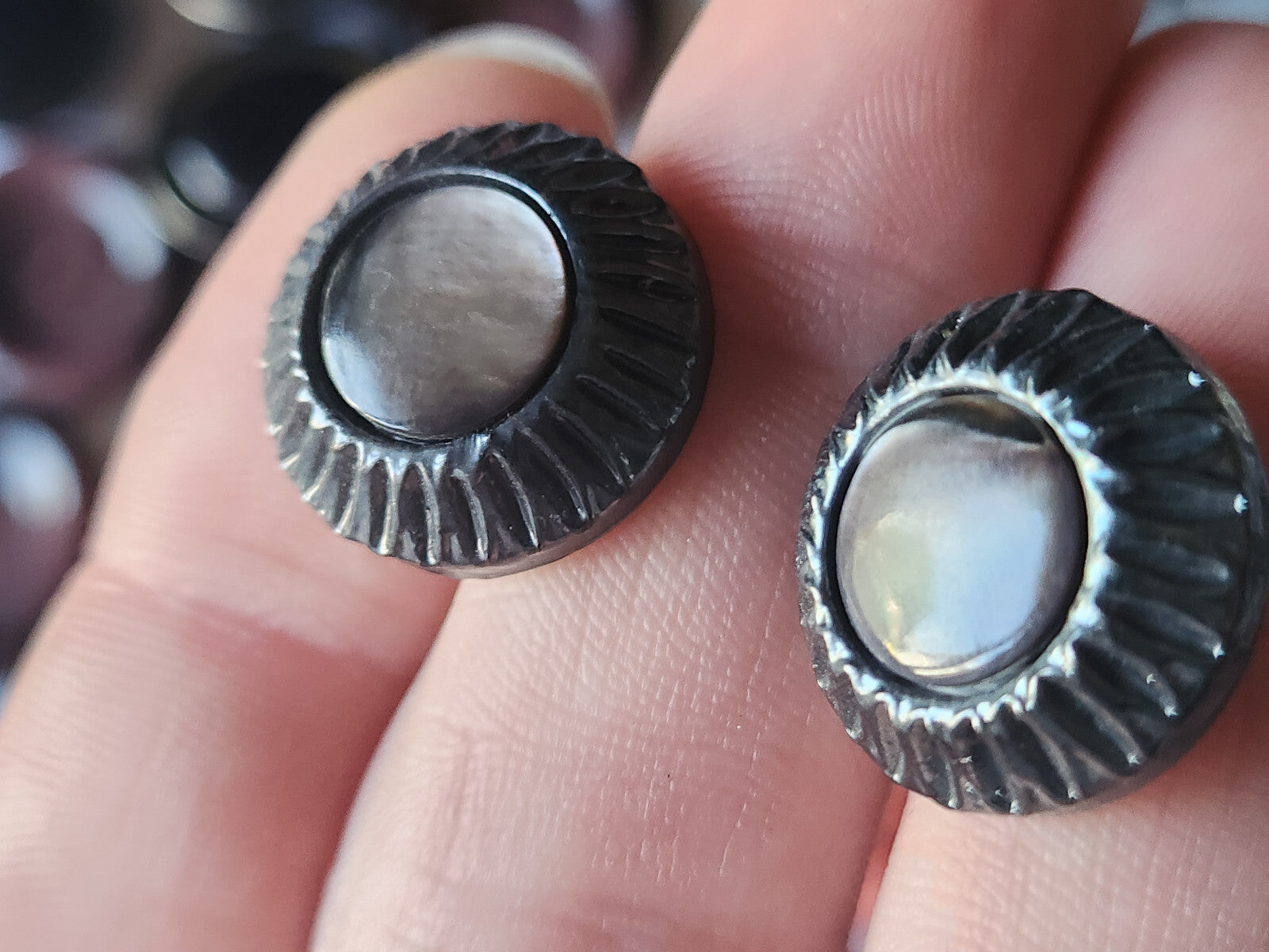 Collection duo  boutons vintage coeur en nacre  pied 1,8 cm G7F