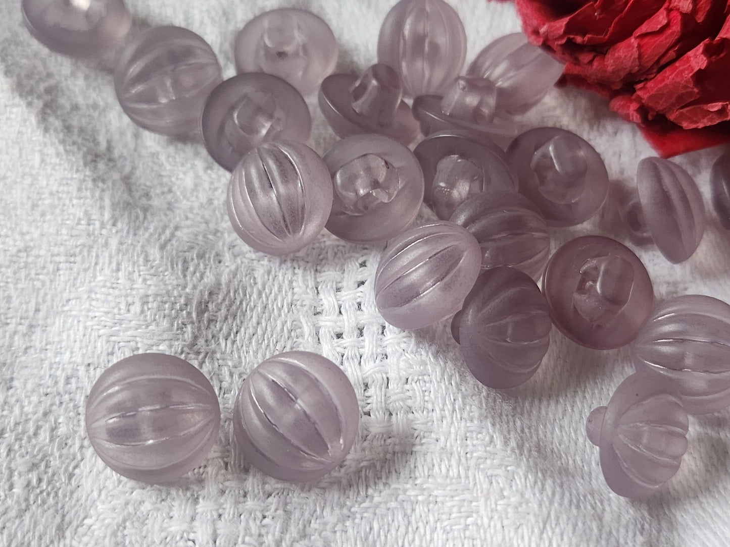 Lot 23 boutons vintage violet bord mat bombé pied 1,1 cm ref 2627