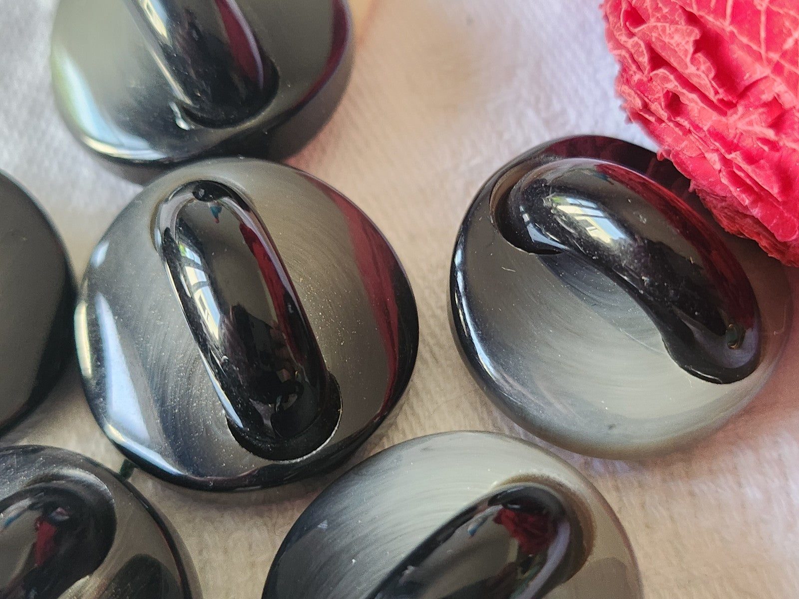 Lot 6 superbes boutons vintage anse noir haute pied 2,2 cm ref 3749