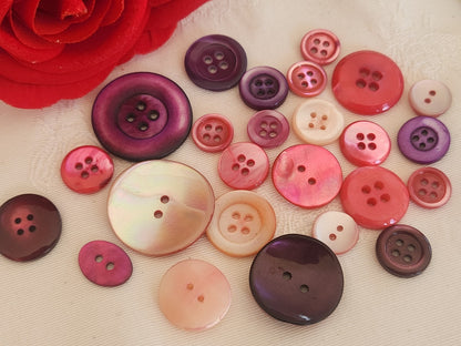 Panaché lot 24 boutons vintage en nacre rose violet 1,1 à 2,6 cm ref 6259
