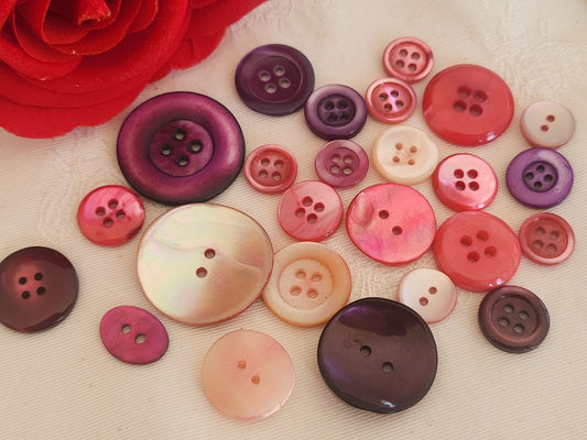 Panaché lot 24 boutons vintage en nacre rose violet 1,1 à 2,6 cm ref 6259