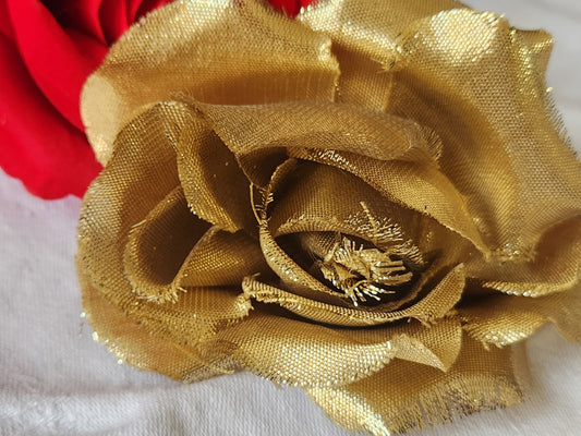 Grosse fleur ancienne dorée sur broche chapeau 10 cm sur 7,5  cm T0-05