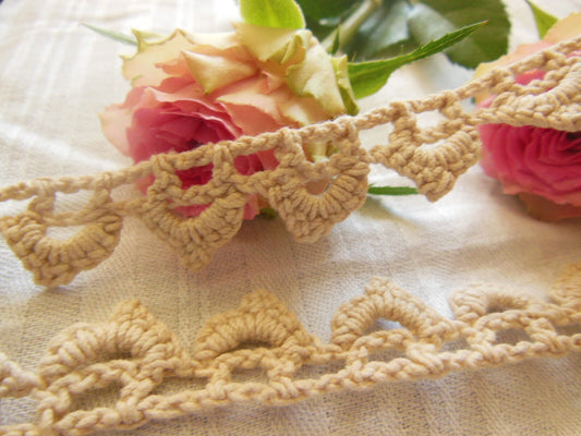 Dentelle ancienne rustique 92 cm sur 2 cm T1-50