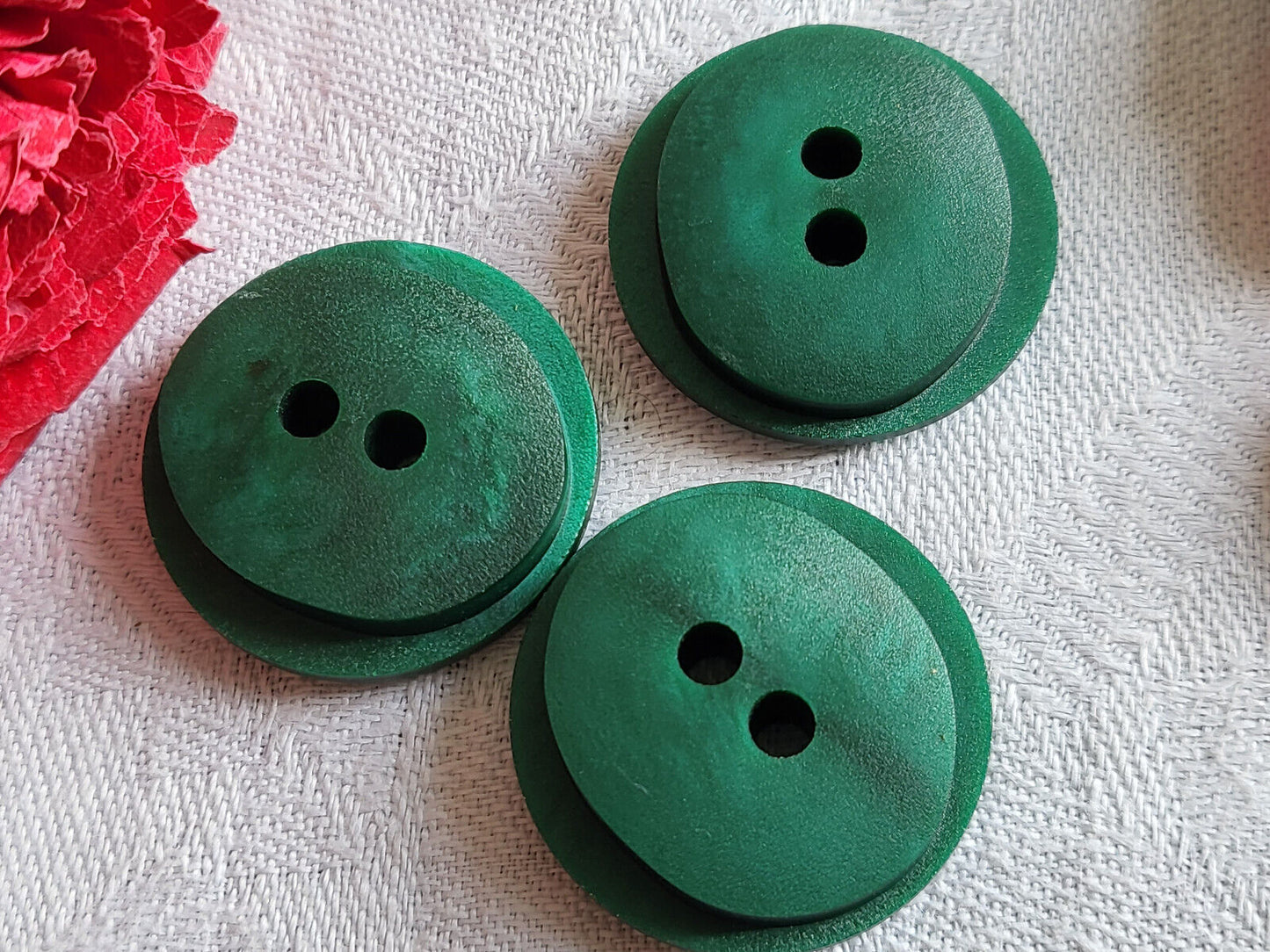 Trio gros boutons vintage  vert sapin mat fort relief 2,6 cm ref 5372