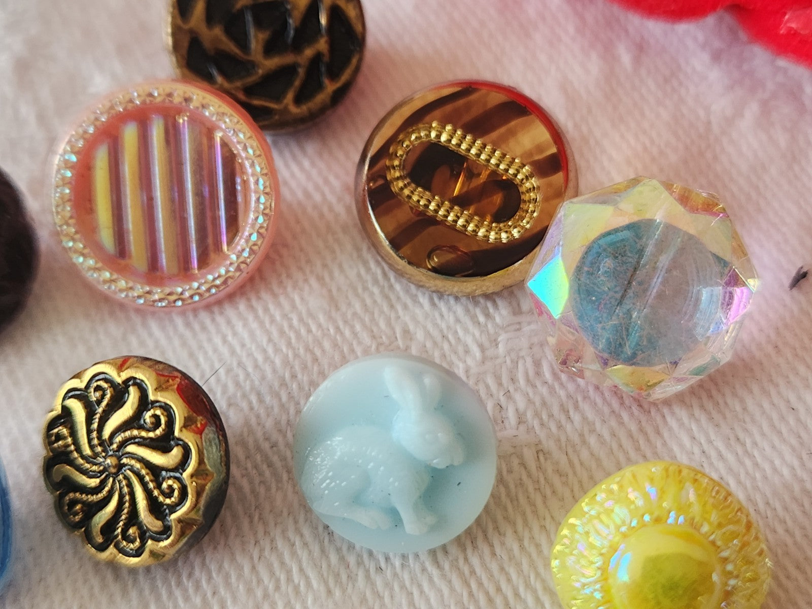 Lot 10 boutons anciens en verre multicolore  panaché 1,1  à 1,4 cm ref 6388