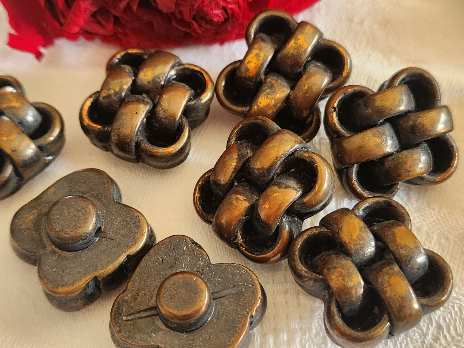 Lot 8 volumineux boutons vintage effet cuivré résine 2,4 cm ref 109