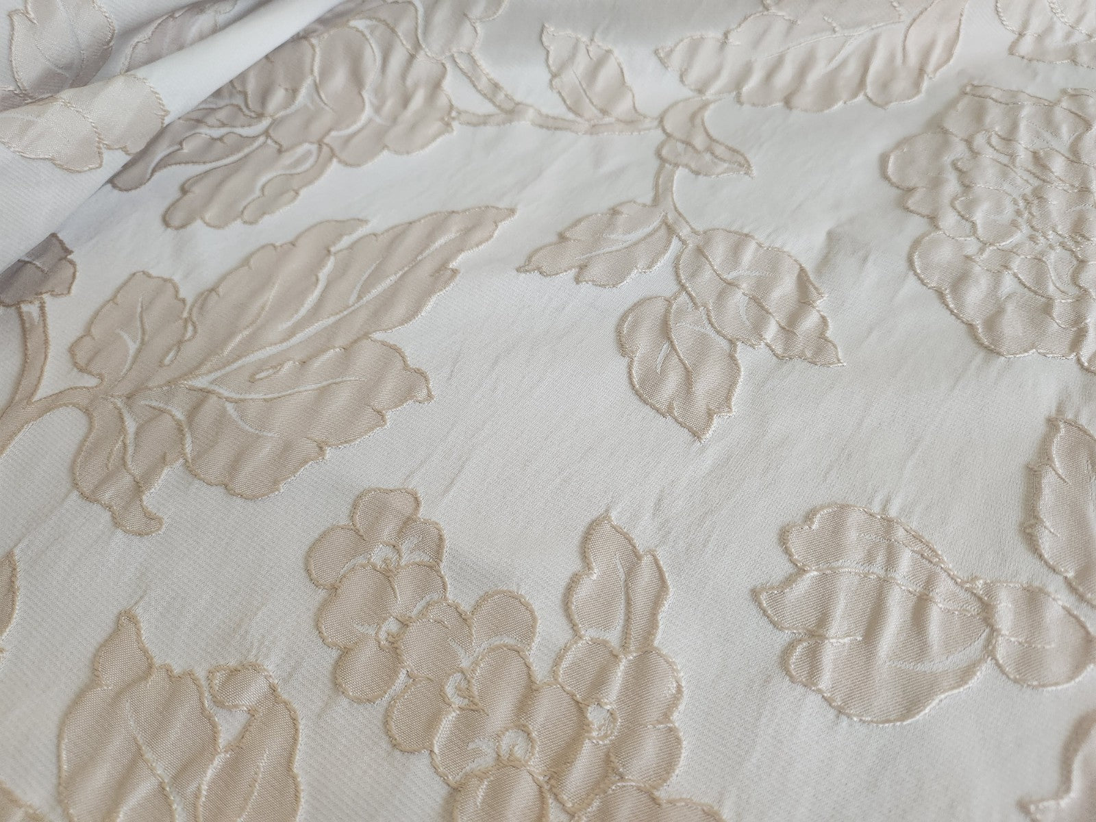 Ancien coupon de tissu damassé beige écru relief 205 cm sur 61 cm B5