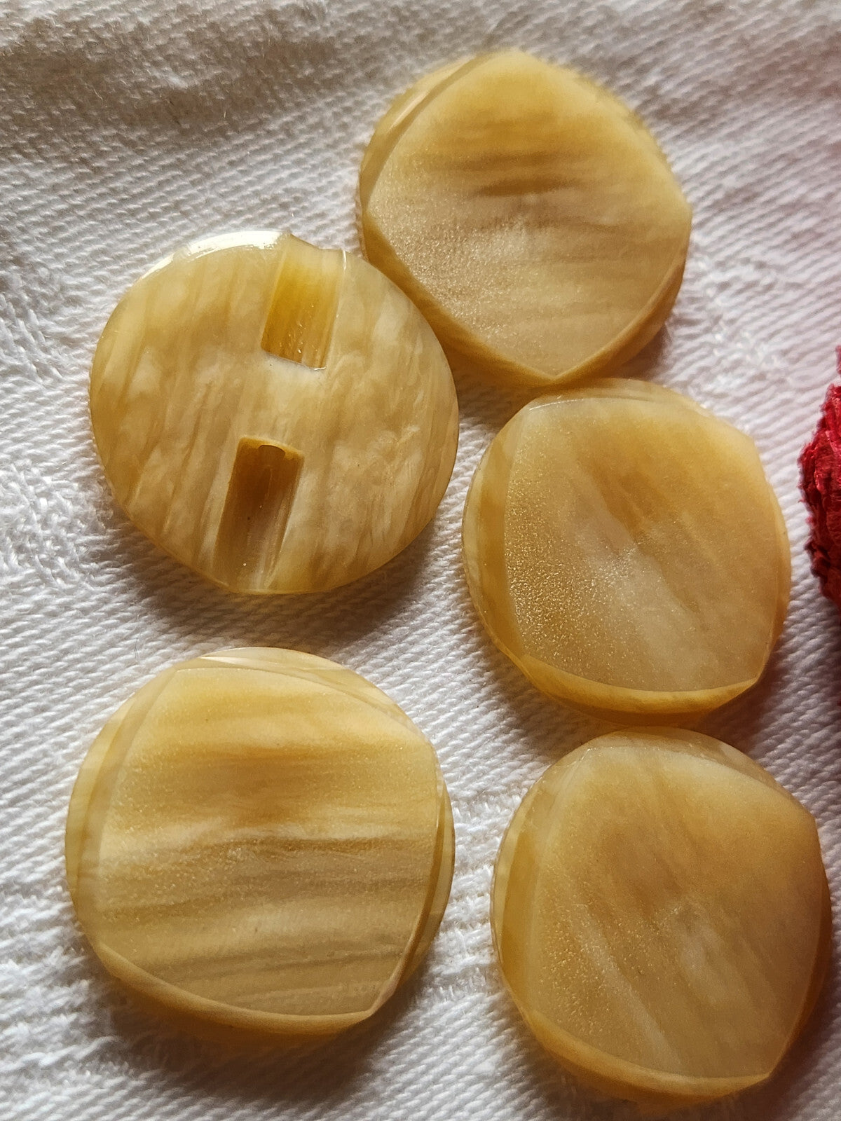 Lot 5 boutons vintage beige hyper fin à pied 2,3 cm ref 3146