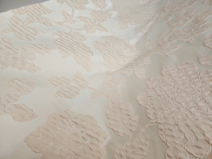 Ancien coupon de tissu damassé beige écru relief 205 cm sur 61 cm B5
