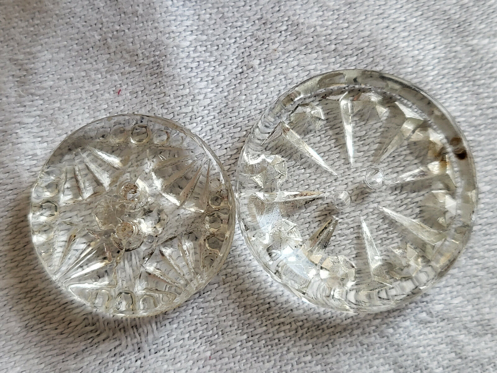 Duo boutons anciens en verre ciselés travaillé art deco 1,8 et 2,3 cm D7R