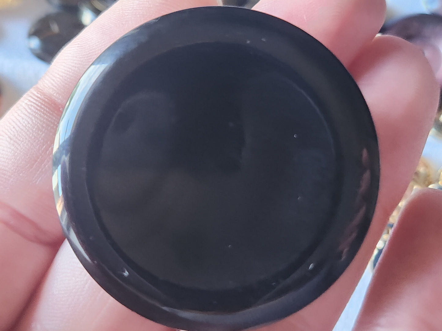 Enorme bouton vintage noir hyper lumineux 4,4 cm pied ref 2508