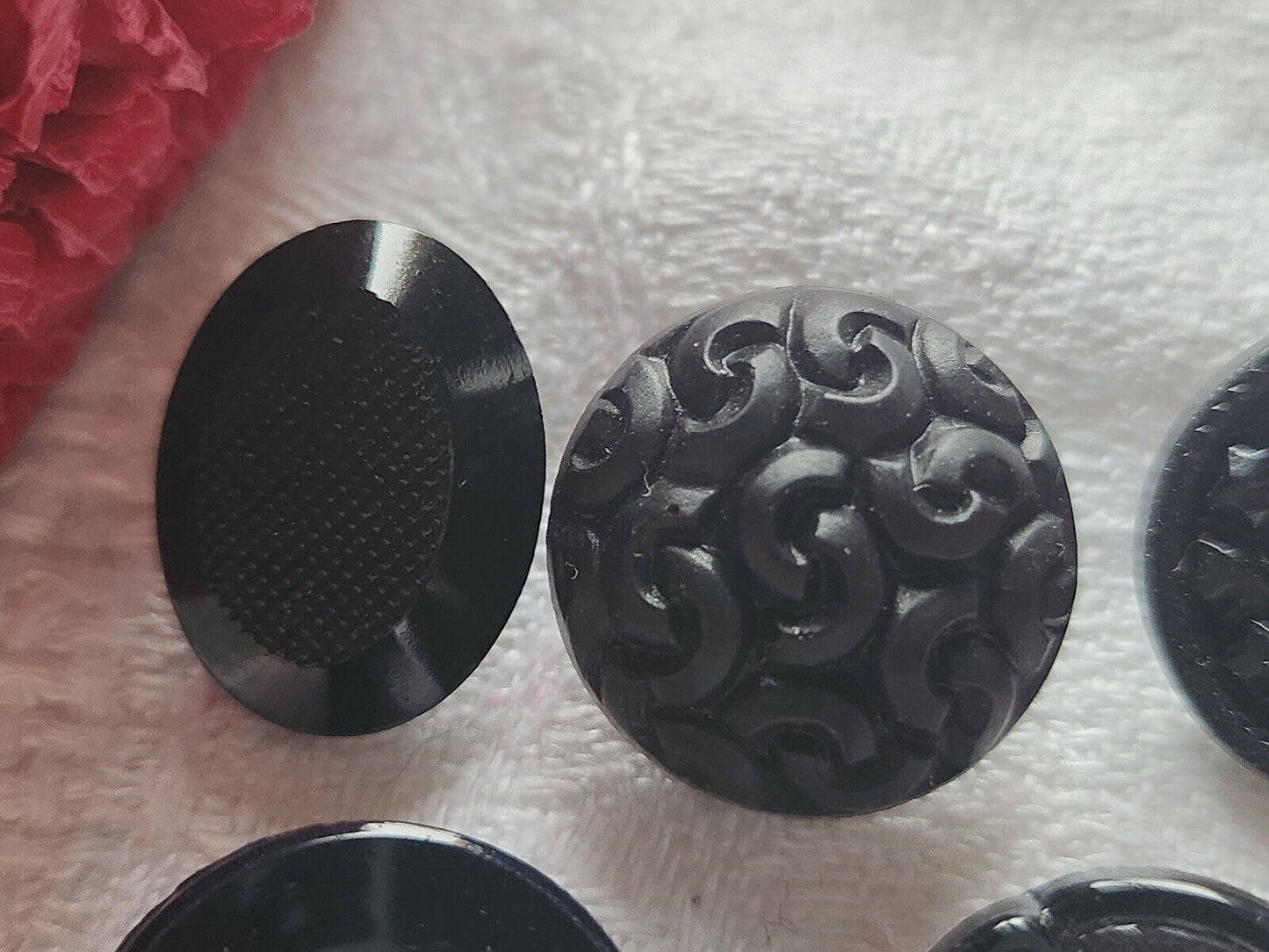 Lot 5 boutons anciens en verre noir panaché  1,7 cm ref 3459