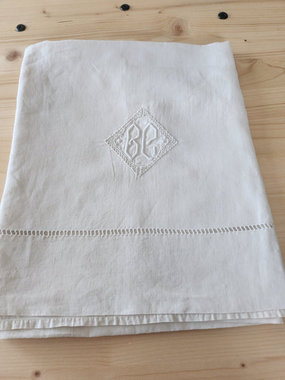 Ancien petit drap  monogramme BC enfant 84 sur 115 cm  B8