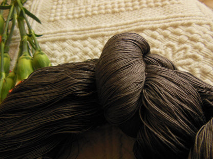 Gros écheveau ancien coton fil marron/ gris pour broderie  80 grammes  B7