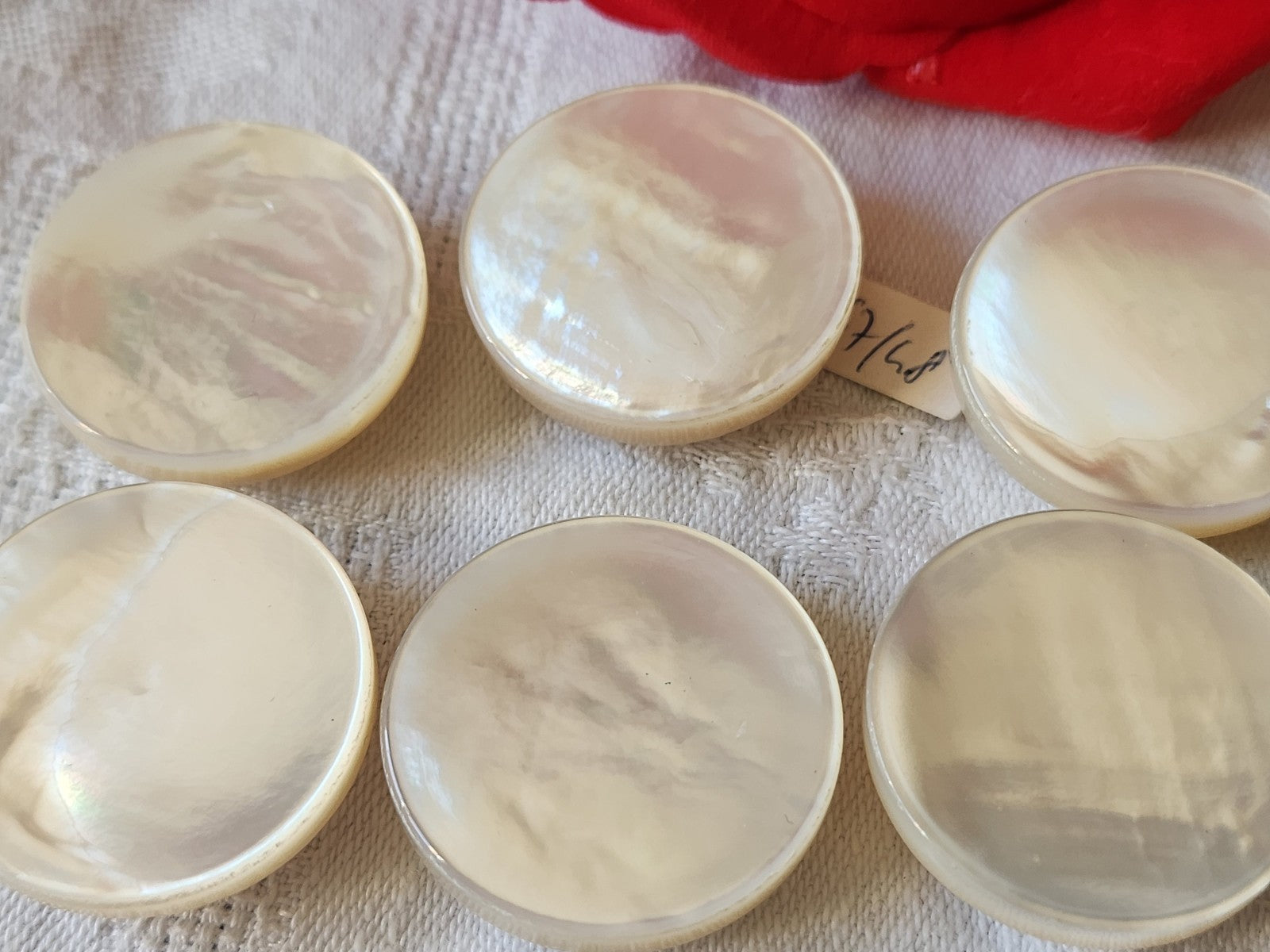 Lot 6 gros bouton ancien en nacre épais joli blanc laiteux  à pied 3 cm ref 5052