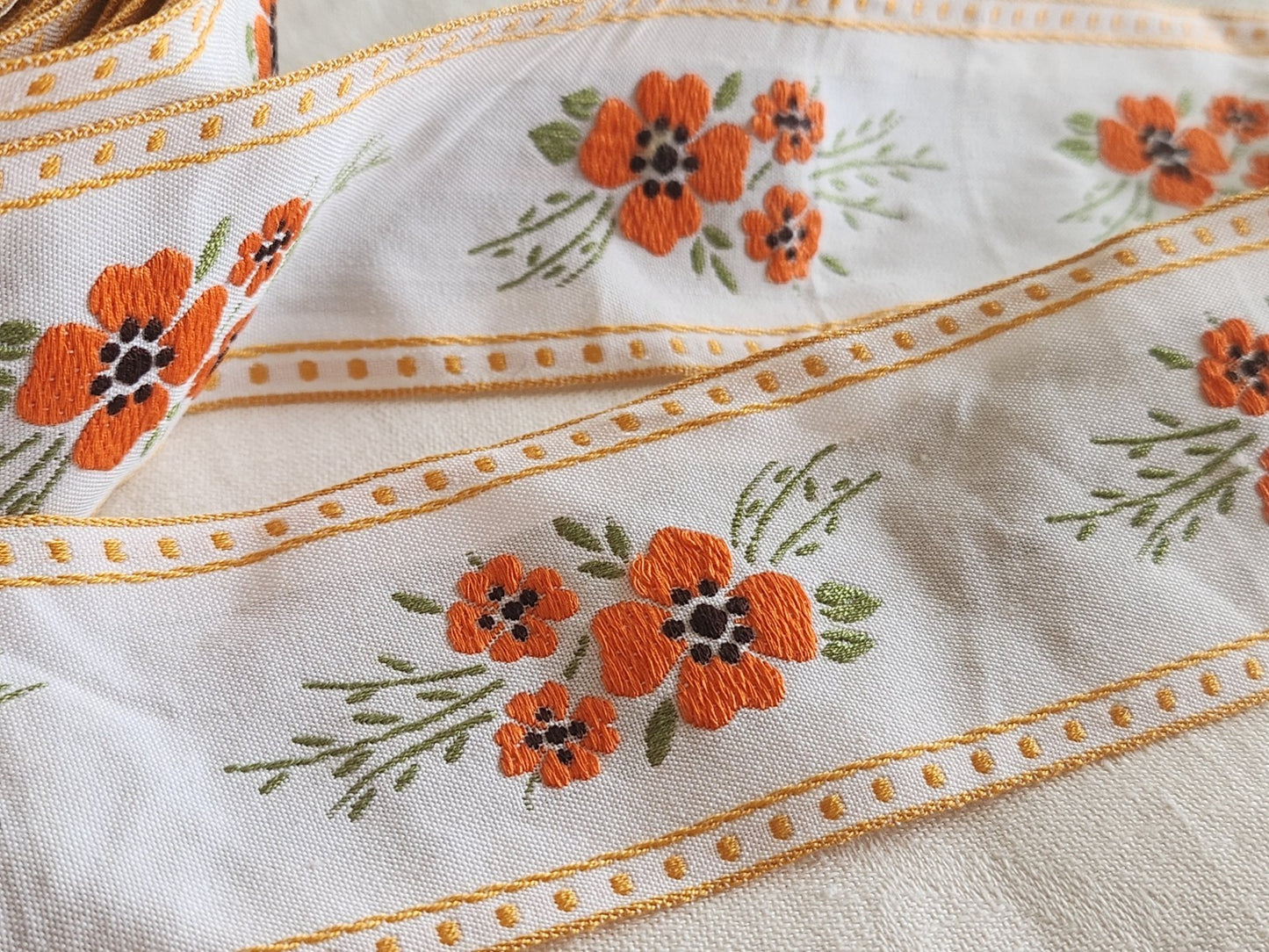 Large galon ancien vintage torchon drap orange marron  5 mètres sur 5 cm T8