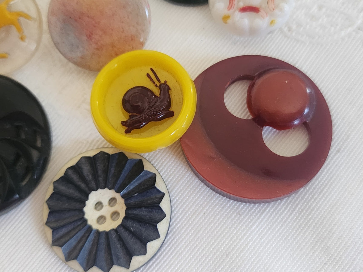 Lot 12 bouton anciens collection assortiment 1,2 à 2,6 cm ref 6180