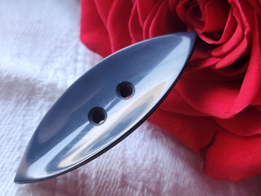 Long bouton vintage  bleu 4,6 sur 1,6 cm piéce interressante XXL ref 2089