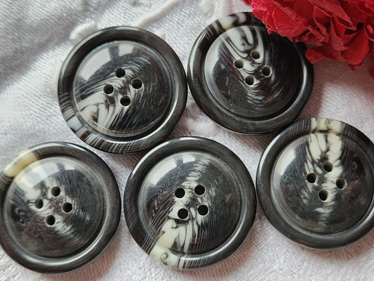 Lot 5 gros boutons vintage effet corne gris trous  2,7 cm ref 5285