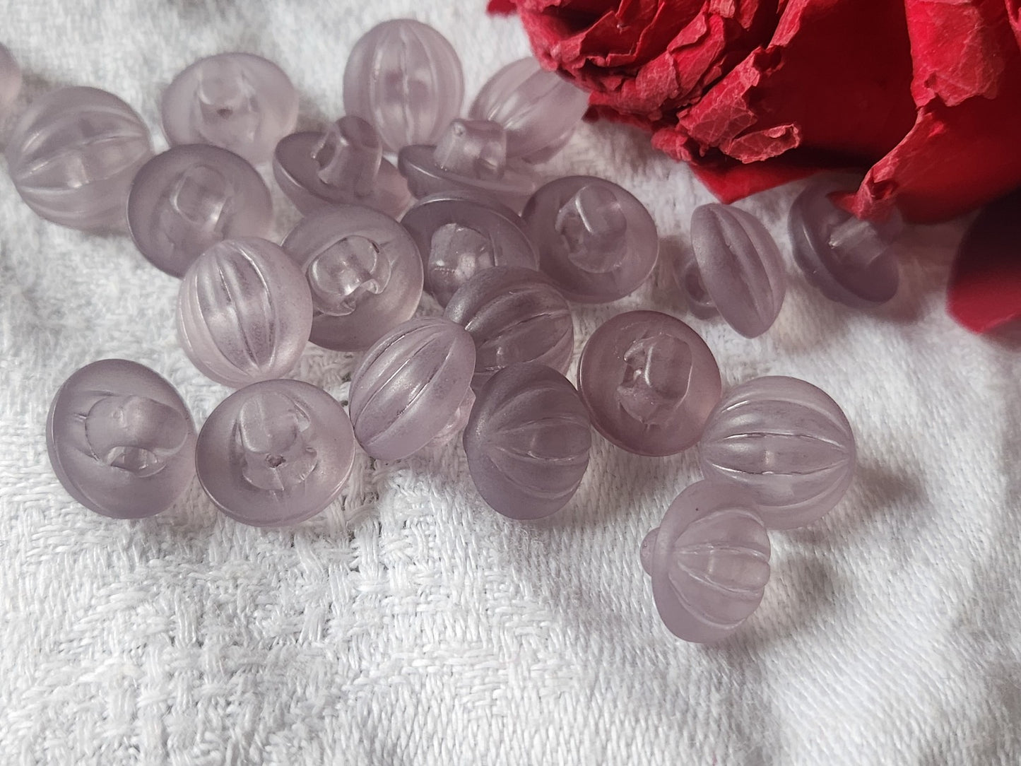 Lot 23 boutons vintage violet bord mat bombé pied 1,1 cm ref 2627