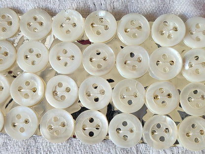 Plaque lot 36 boutons anciens en nacre blanc trous 1 cm corsage mini N°5