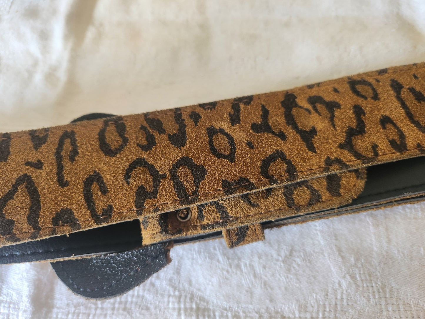 Ceinture ancienne vintage leopard daim marron 80 cm à 90 cm A4