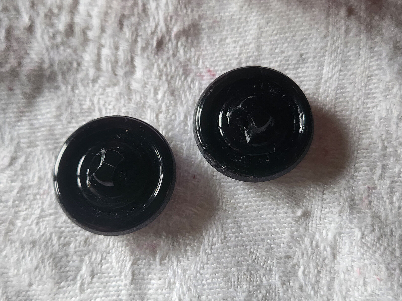 Duo boutons anciens en verre gris foncé  vintage pied  1,8 cm G11H