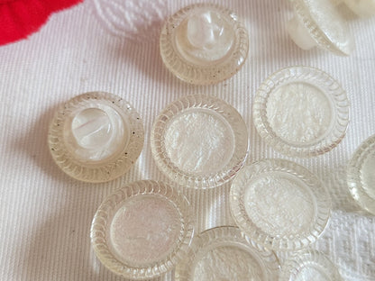 Lot 12 boutons vintage cœur blanc satiné nacré pied 1,5 cm ref 6396
