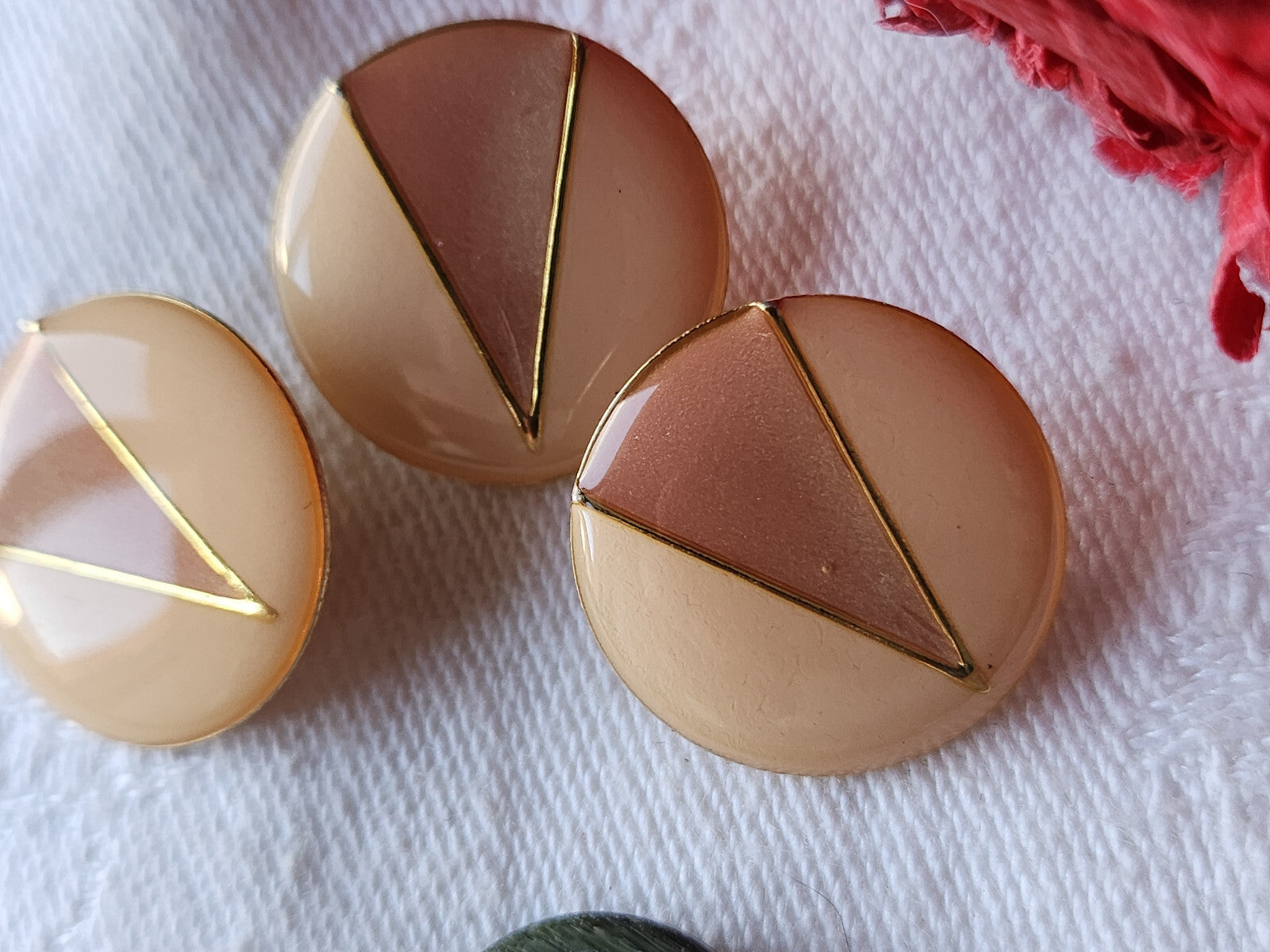 Trio boutons vintage en métal  rose doré jolis 2 cm doré pied  D9J