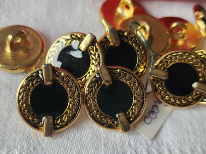 Lot 6 boutons en métal  vintage noir doré 1,8 sur 2 cm pied superbe ref 1633