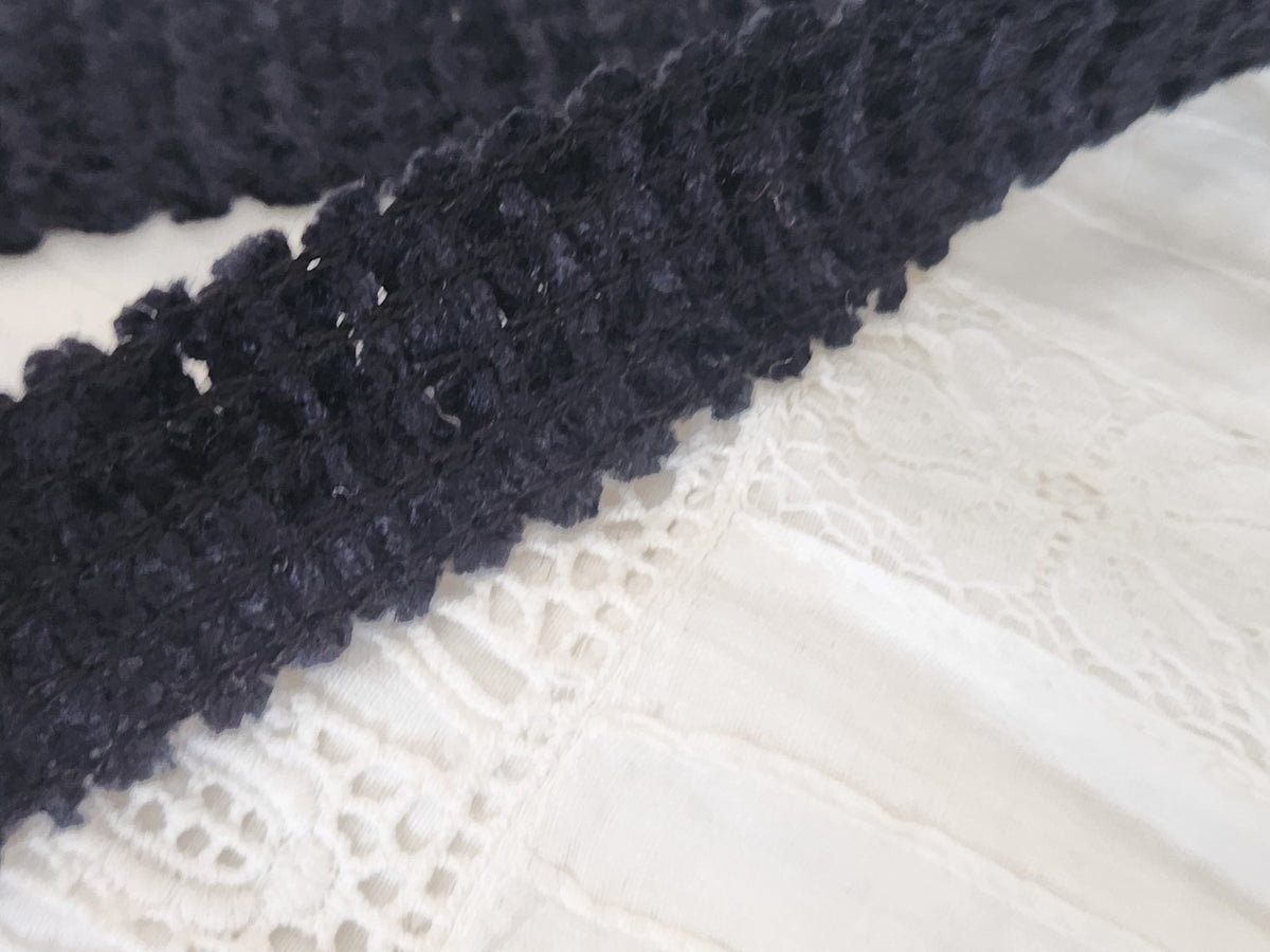 Galon noir style chenille 5 métres sur 2,3 cm made  in France A3