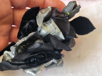 Lot deux fleurs ancienne  sur broche chapeau  13,5 cm T0-10