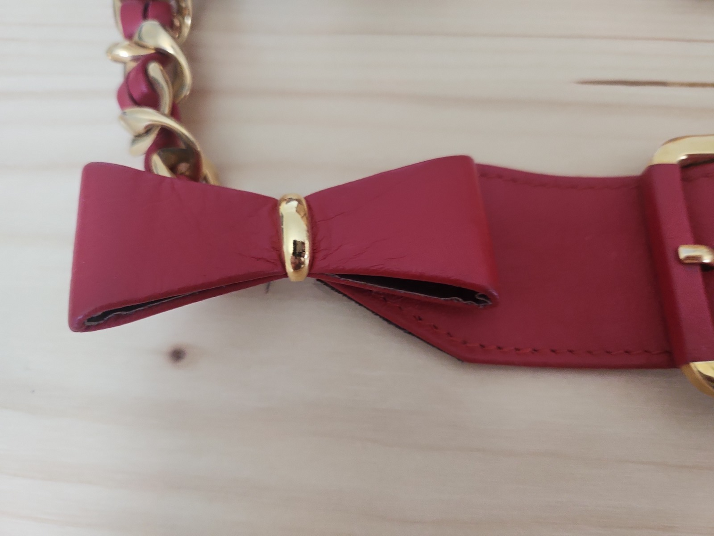Ceinture ancienne vintage cuir rouge noeud métal doré  superbe