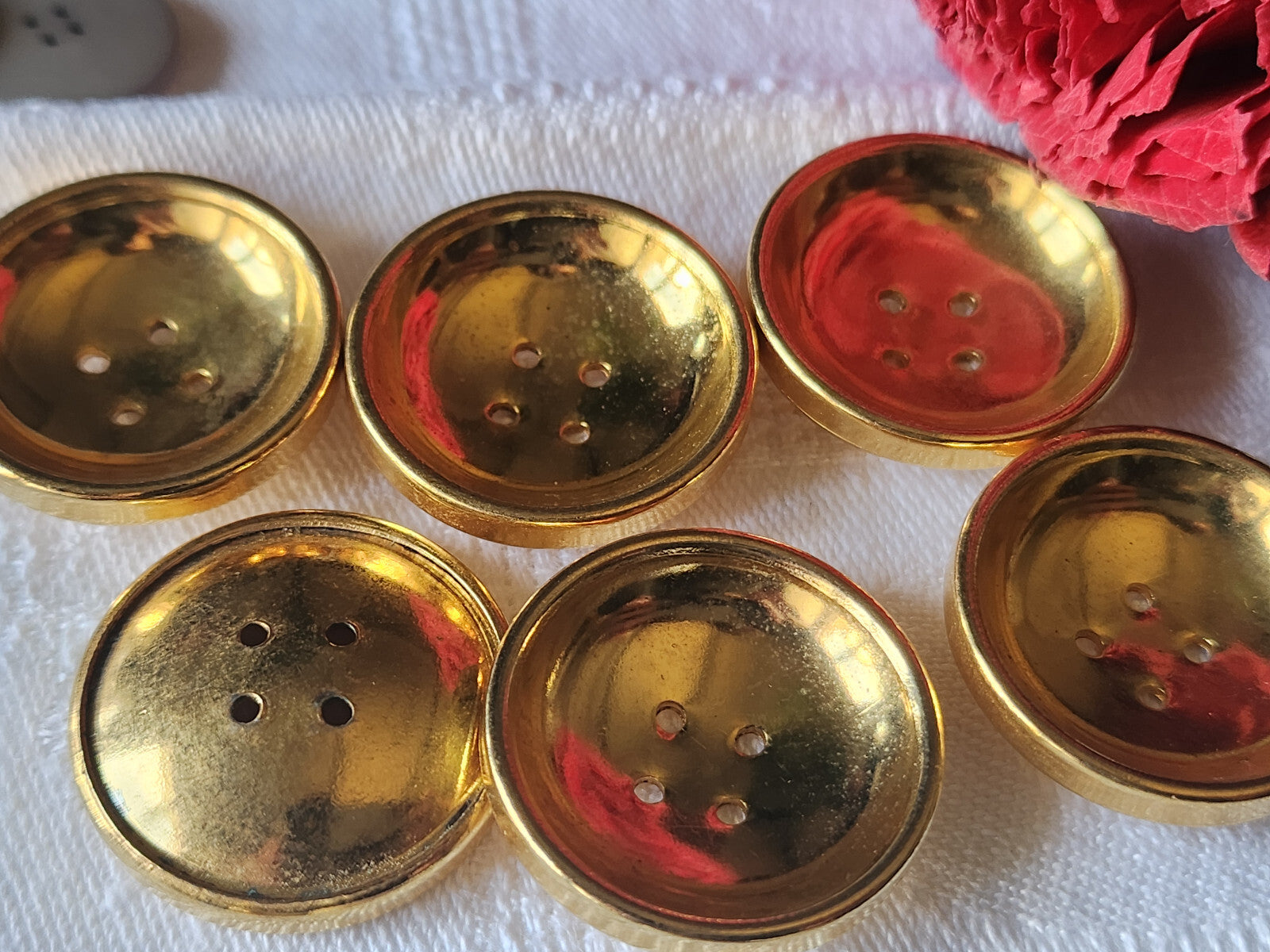 Lot 6 boutons vintage en métal doré gros 2,7 cm incurvé ref 2564