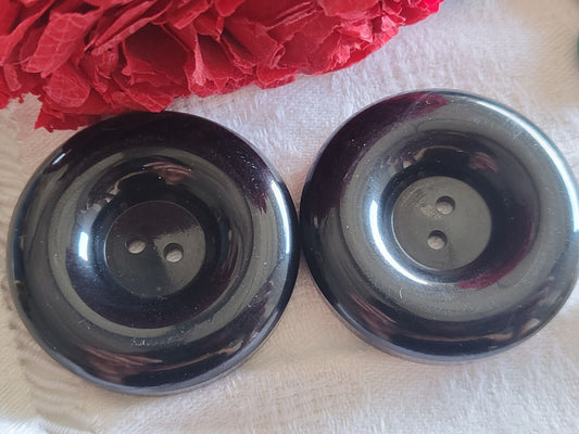 Duo gros boutons vintage noir travaillé à trou épais  diamètre  3,8 cm ref 0068
