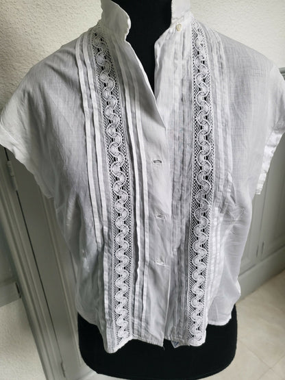 Chemisier vintage très fin dentelle plis religieux taille 38? B1