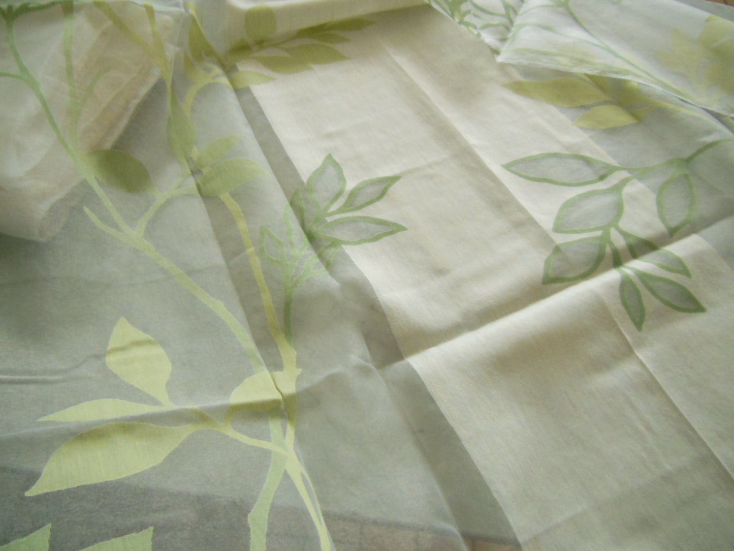 Coupon tissu moderne voilage  motif feuillage ton vert 1 m 06 sur 1 mètre B3