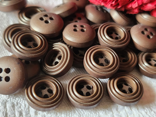 Lot 16 petits boutons vintage marron épais 1,2 cm trous ref 3436